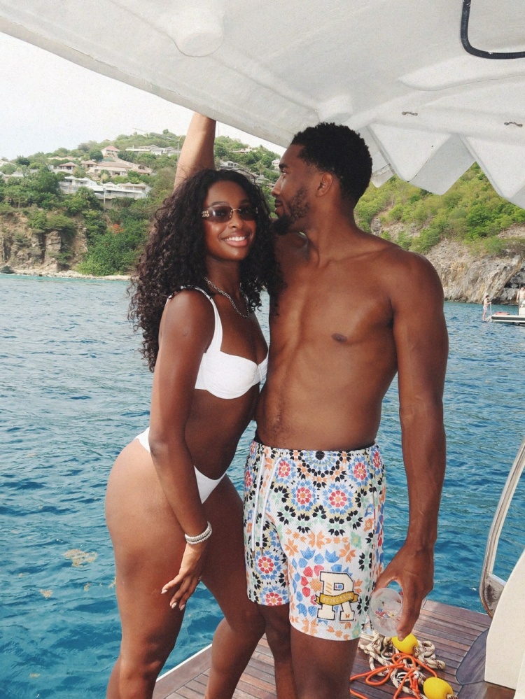 米切尔续约后携未婚妻出海度假，4年2.73亿锁定骑士未来