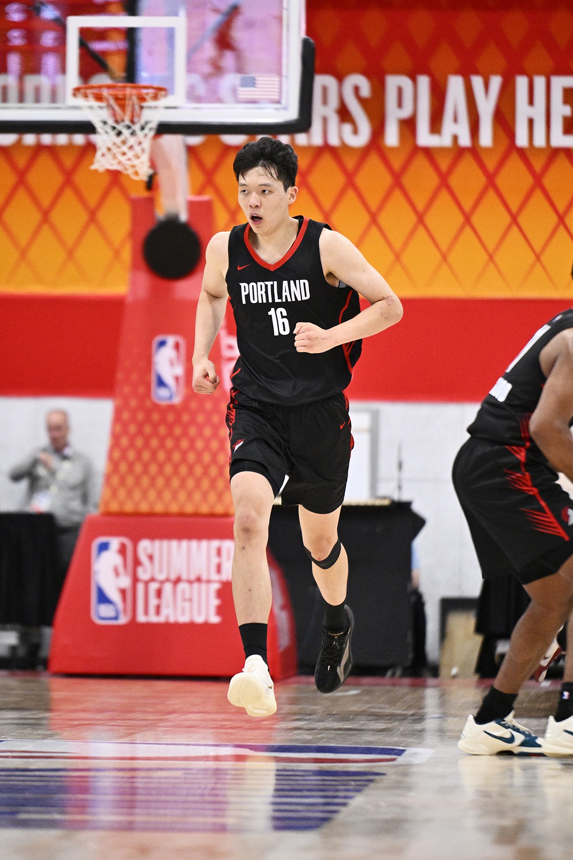 杨瀚森下半场回暖7中5，4帽创夏联新高