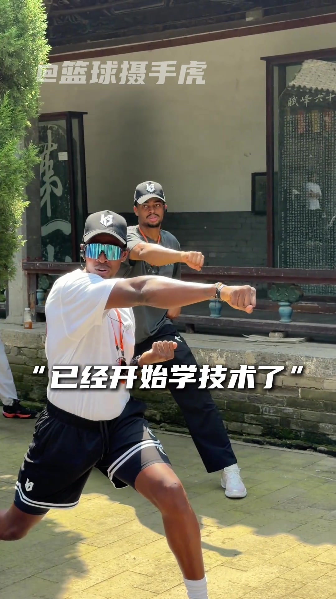 凯尔登·约翰逊少林寺进修 获赠法号“凯僧”