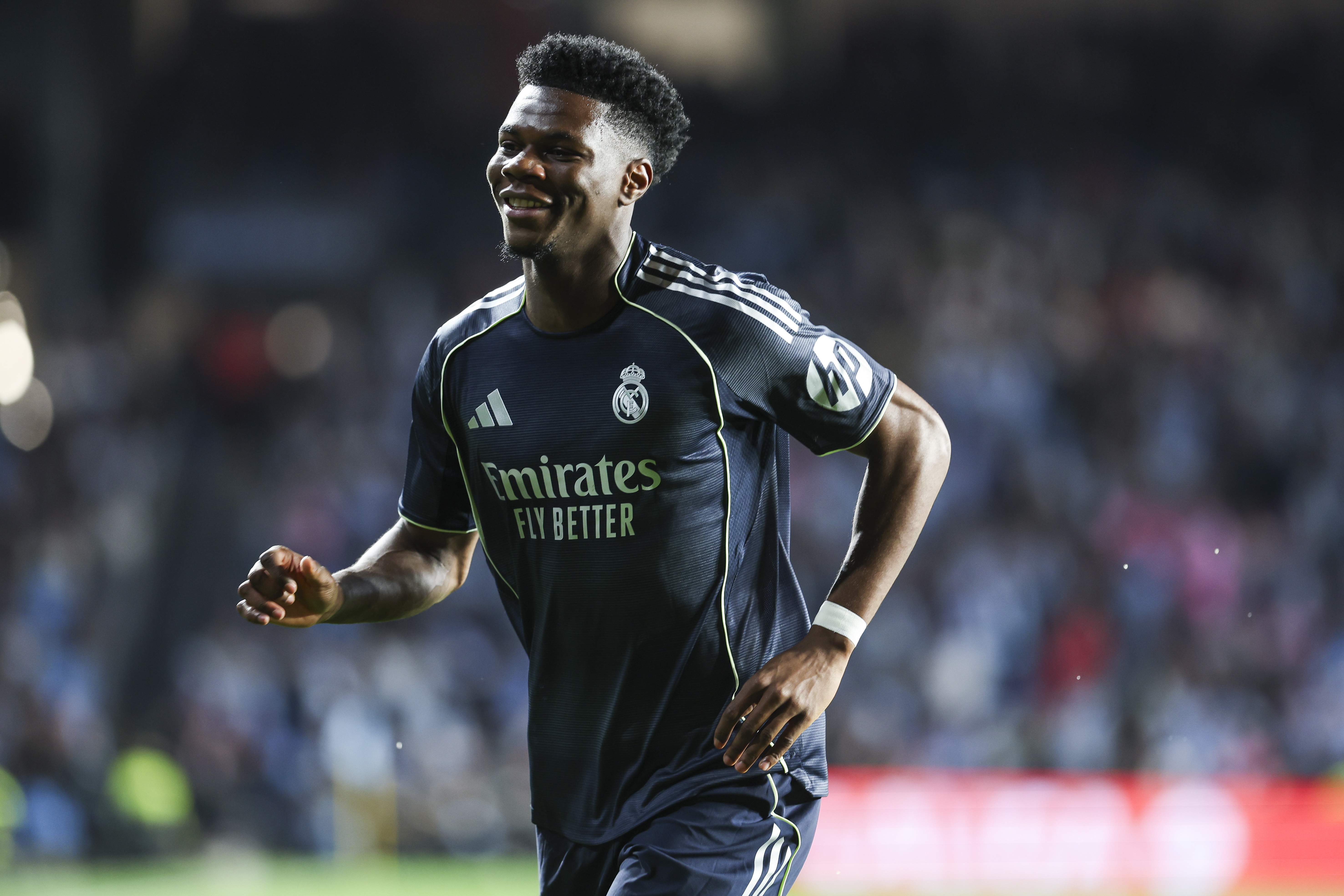 曼联跟队记者:楚阿梅尼符合引援画像,费用远低于英超本土球员