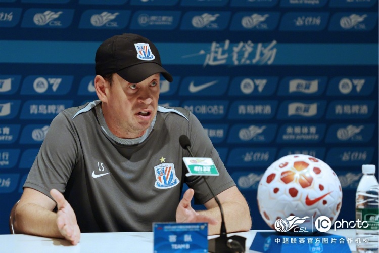 斯卢茨基:机会多于对手仍输球,全队担责
