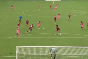 利物浦4-2桑德兰:索博传射小基耶萨建功,伊劳拉首秀告捷