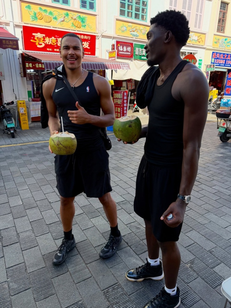 通杰晒照备战中国男篮：对位崔永熙，今晚海口打响