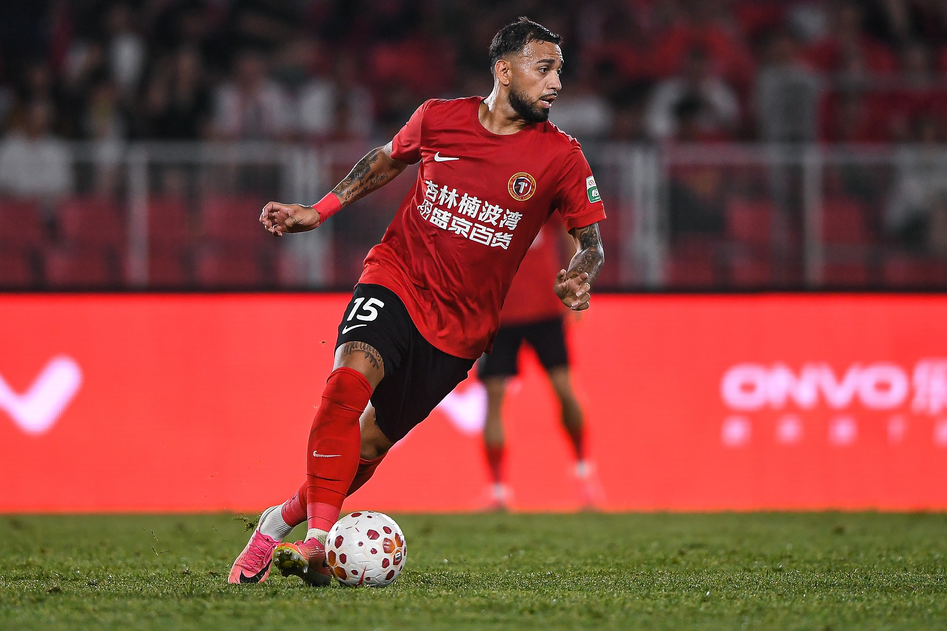 辽宁铁人双核伤退:李浩然右膝骨髓水肿,费利佩腓肠肌外侧头撕裂,均休战2-3周