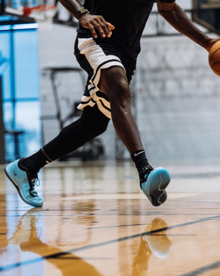 詹姆斯晒第24代签名鞋训练照:训练永不停歇,LeBron 24已在路上 詹姆斯晒第24代签名鞋训练照:训练永不停歇,LeBron 24已在路上