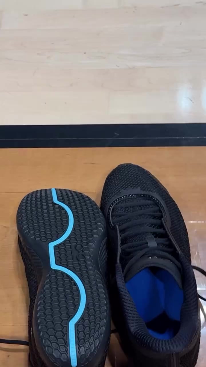 詹姆斯晒第24代签名鞋训练照:训练永不停歇,LeBron 24已在路上 詹姆斯晒第24代签名鞋训练照:训练永不停歇,LeBron 24已在路上