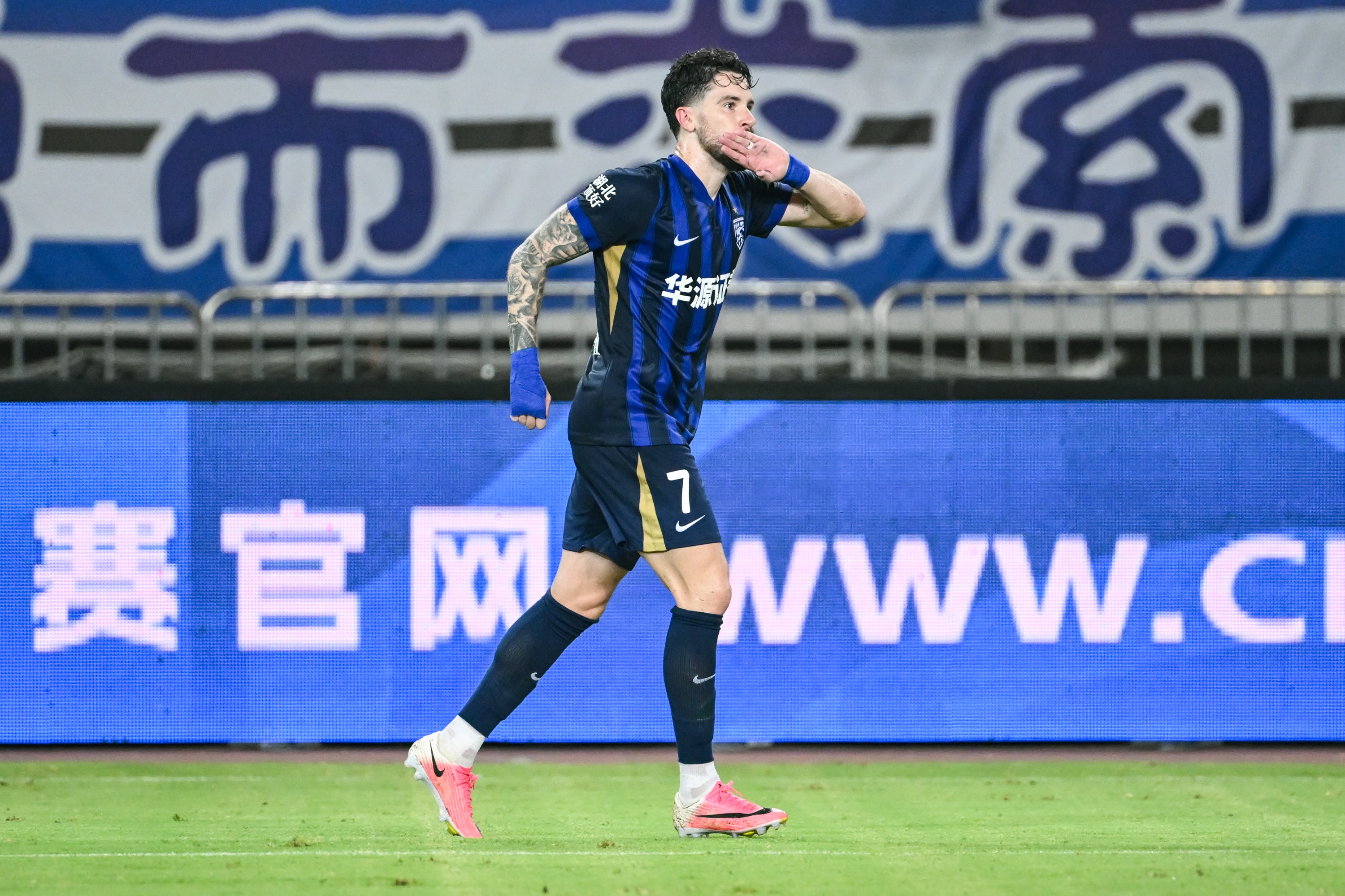 武汉三镇连续七场中超主场进球，追平球队最长主场连续进球纪录