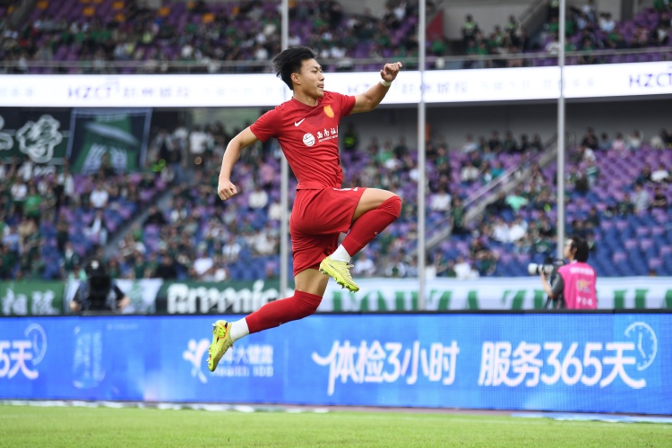 杜月徵:想成为凯恩那样的前锋 代表国家队为国出战是最终目标 杜月徵:想成为凯恩那样的前锋 代表国家队为国出战是最终目标